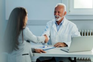 Garanta sua aposentadoria como médico, com um bom planejamento financeiro